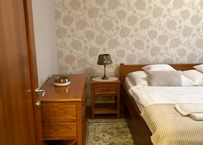 Danube Terrace Elegant With 2 Bedroom And Private Parking *