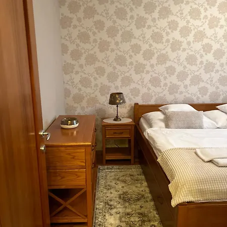Danube Terrace Elegant With 2 Bedroom With Free Air Conditioner And Private Parking *