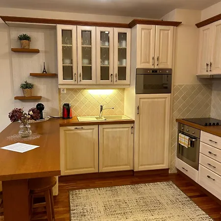 Danube Terrace Elegant With 2 Bedroom And Private Parking *