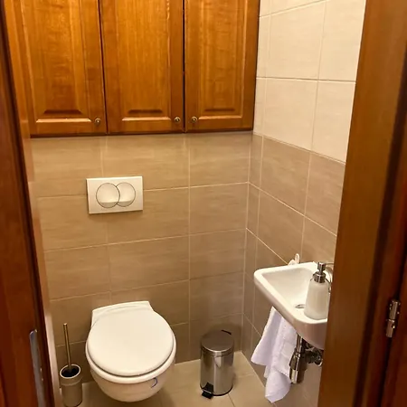 Lägenhet Danube Terrace Elegant With 2 Bedroom And Private Parking *